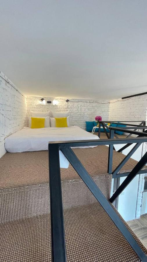 Apartment квартира-студія в історичному центрі міста біля центральної площі