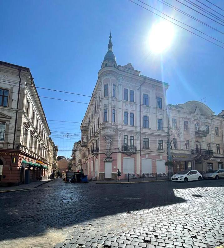 квартира-студія в історичному центрі міста біля центральної площі * Чернівці